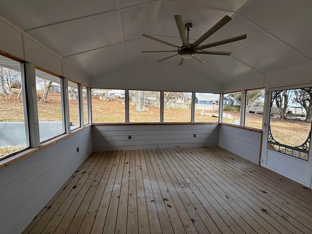 2139 S Shore Acres Road, Soddy Daisy, TN 37379