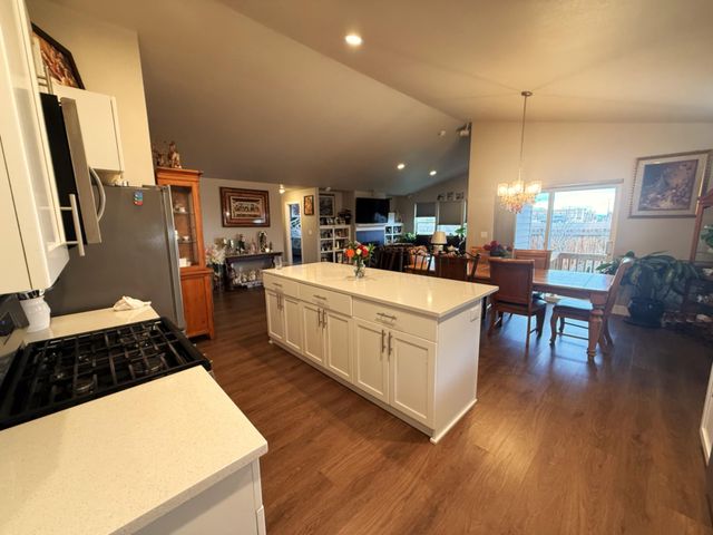 1779 NE 3rd Street NE, Redmond, OR 97756