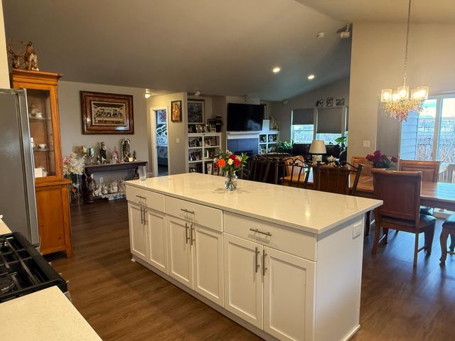 1779 NE 3rd Street NE, Redmond, OR 97756