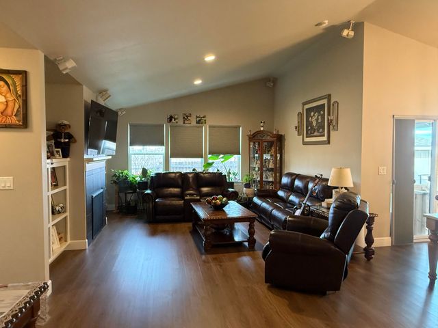 1779 NE 3rd Street NE, Redmond, OR 97756