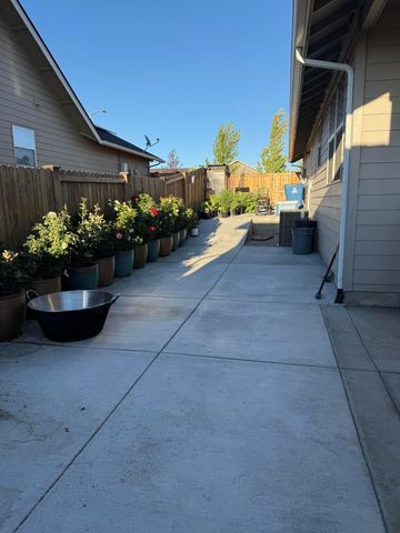 1779 NE 3rd Street NE, Redmond, OR 97756