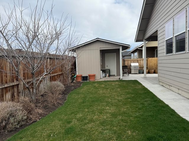 1779 NE 3rd Street NE, Redmond, OR 97756