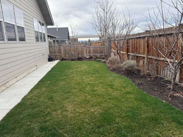 1779 NE 3rd Street NE, Redmond, OR 97756