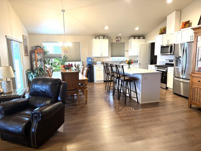 1779 NE 3rd Street NE, Redmond, OR 97756