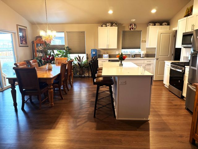 1779 NE 3rd Street NE, Redmond, OR 97756