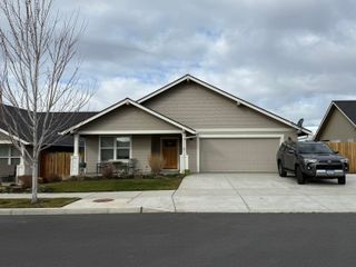 1779 NE 3rd Street NE, Redmond, OR 97756