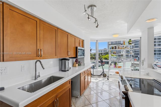 3600 Mystic Pointe Drive 513, Aventura, FL 33180