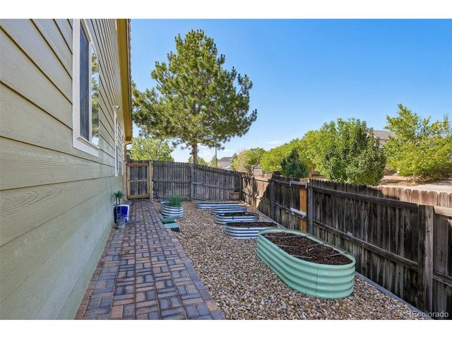 21749 E Jarvis Pl, Aurora, CO 80018