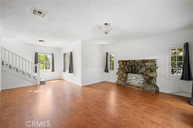 2526 Foothill Boulevard, La Crescenta, CA 91214