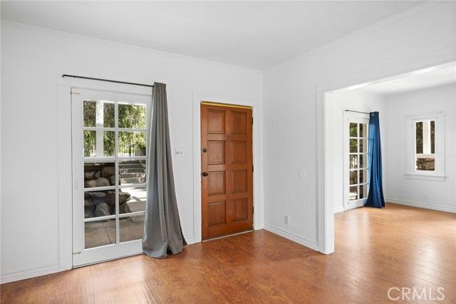 2526 Foothill Boulevard, La Crescenta, CA 91214