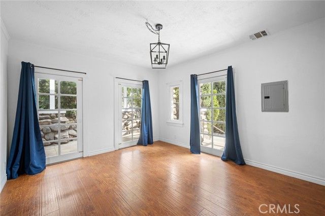 2526 Foothill Boulevard, La Crescenta, CA 91214