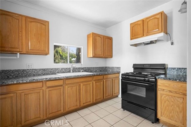 2526 Foothill Boulevard, La Crescenta, CA 91214