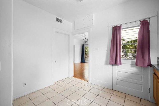 2526 Foothill Boulevard, La Crescenta, CA 91214