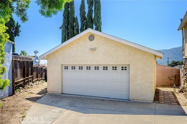 2526 Foothill Boulevard, La Crescenta, CA 91214