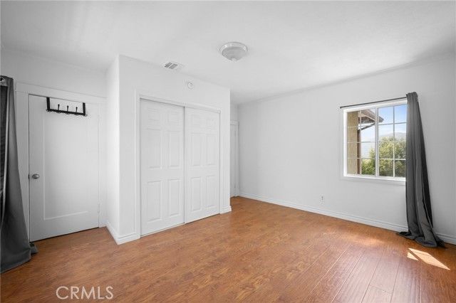 2526 Foothill Boulevard, La Crescenta, CA 91214