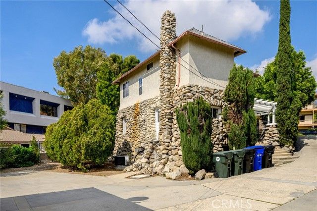 2526 Foothill Boulevard, La Crescenta, CA 91214