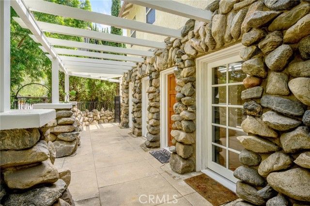 2526 Foothill Boulevard, La Crescenta, CA 91214