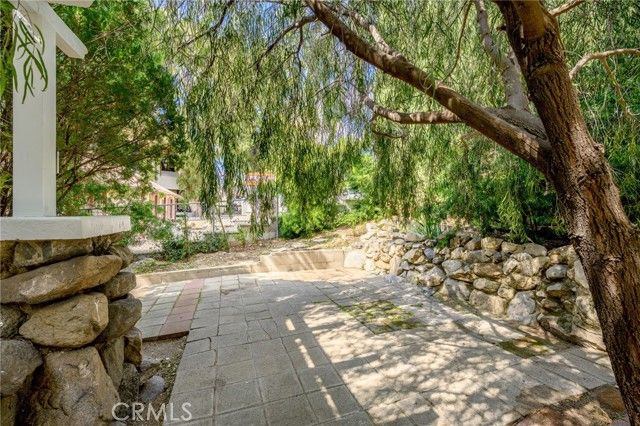 2526 Foothill Boulevard, La Crescenta, CA 91214