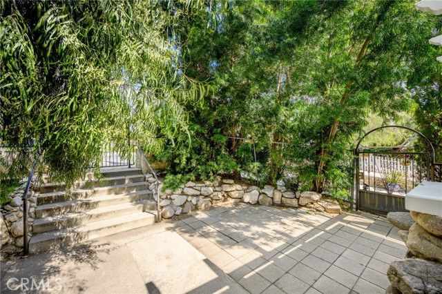 2526 Foothill Boulevard, La Crescenta, CA 91214