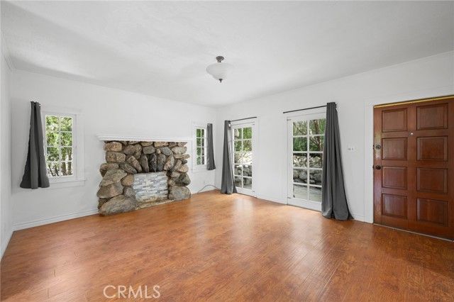 2526 Foothill Boulevard, La Crescenta, CA 91214