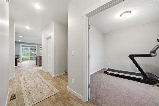 6729 Sandy Ridge Rd, Pasco, WA 99301