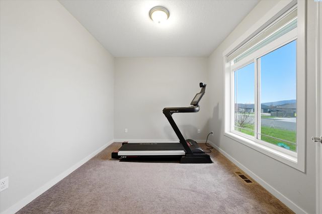 6729 Sandy Ridge Rd, Pasco, WA 99301