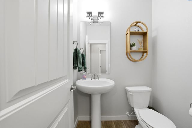 6729 Sandy Ridge Rd, Pasco, WA 99301