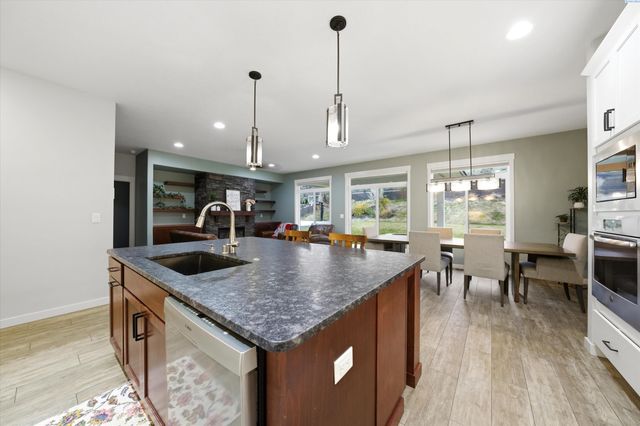 6729 Sandy Ridge Rd, Pasco, WA 99301