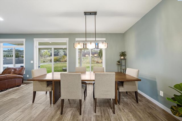 6729 Sandy Ridge Rd, Pasco, WA 99301