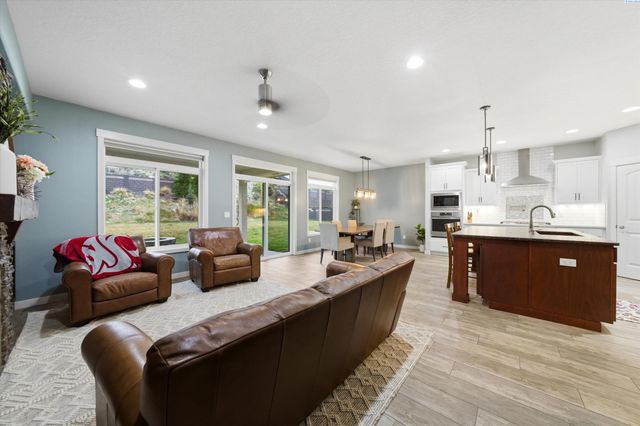 6729 Sandy Ridge Rd, Pasco, WA 99301