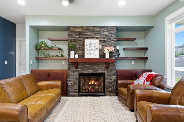 6729 Sandy Ridge Rd, Pasco, WA 99301