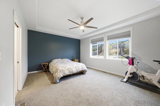 6729 Sandy Ridge Rd, Pasco, WA 99301