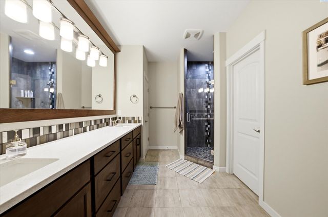 6729 Sandy Ridge Rd, Pasco, WA 99301