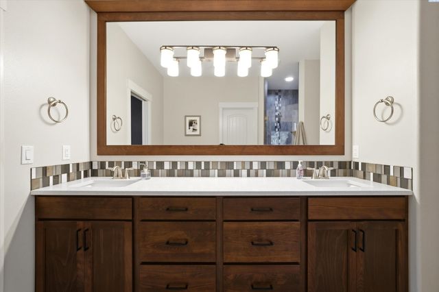 6729 Sandy Ridge Rd, Pasco, WA 99301