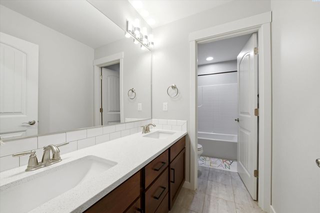 6729 Sandy Ridge Rd, Pasco, WA 99301