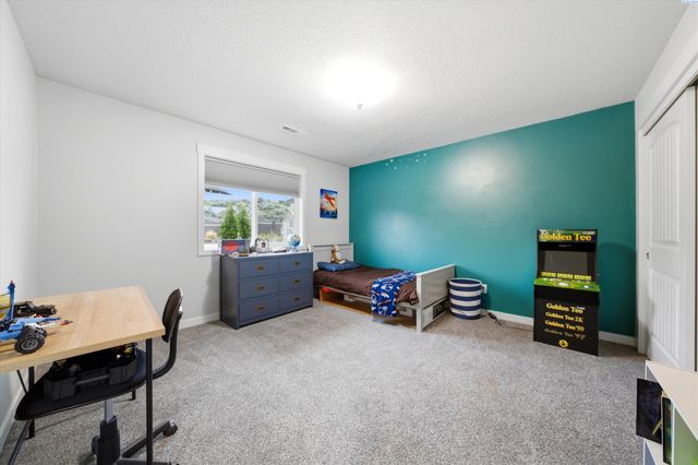 6729 Sandy Ridge Rd, Pasco, WA 99301