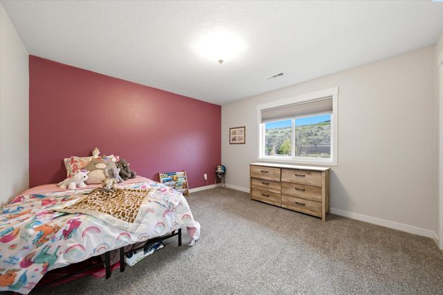 6729 Sandy Ridge Rd, Pasco, WA 99301