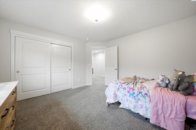 6729 Sandy Ridge Rd, Pasco, WA 99301