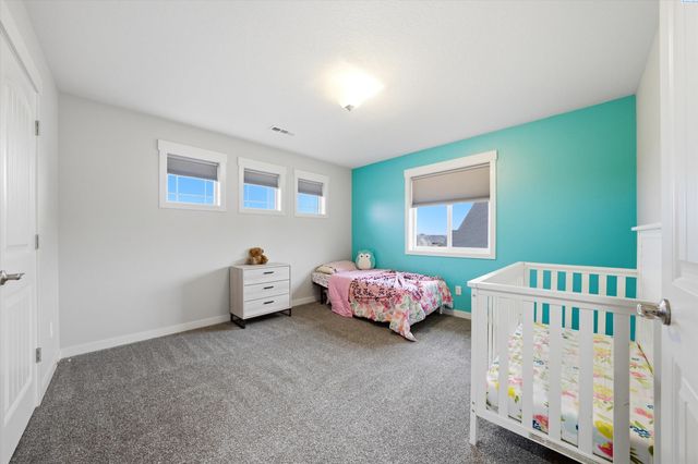 6729 Sandy Ridge Rd, Pasco, WA 99301