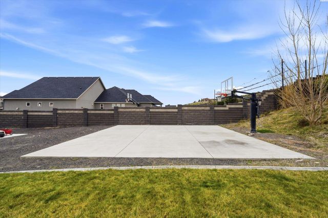 6729 Sandy Ridge Rd, Pasco, WA 99301