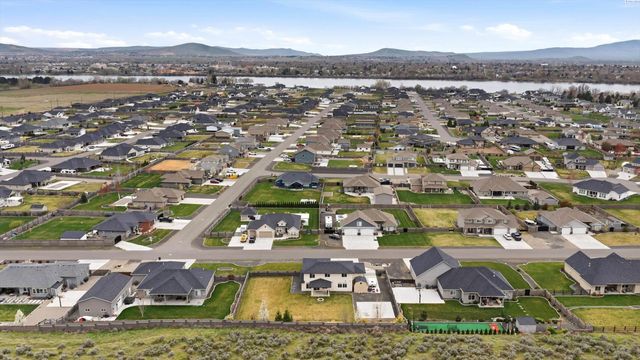 6729 Sandy Ridge Rd, Pasco, WA 99301