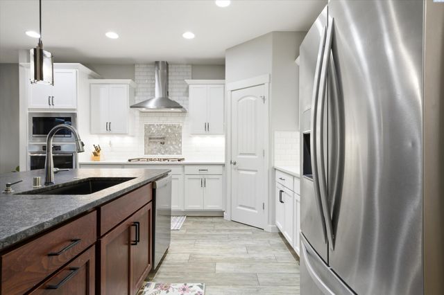 6729 Sandy Ridge Rd, Pasco, WA 99301