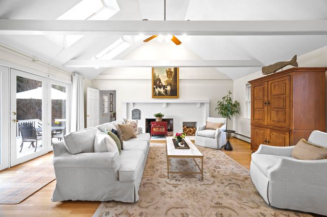 19 Old Milford Road, Amherst, NH 03031