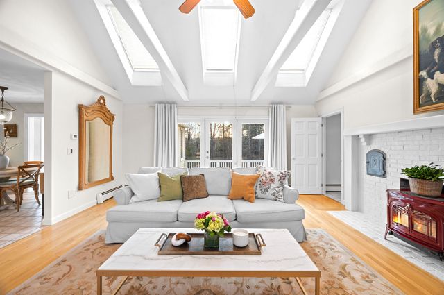 19 Old Milford Road, Amherst, NH 03031