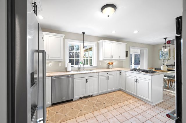 19 Old Milford Road, Amherst, NH 03031