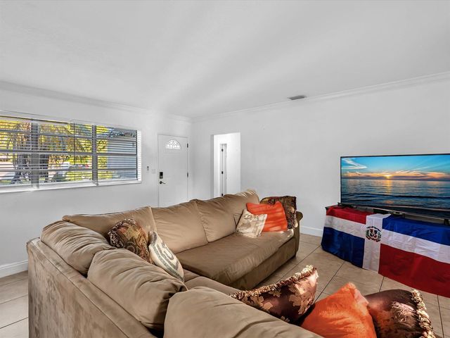 700 SW 5th Court, Hallandale Beach, FL 33009