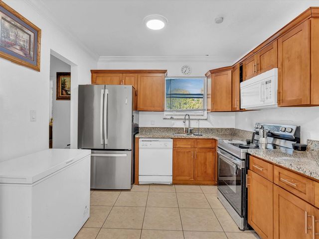 700 SW 5th Court, Hallandale Beach, FL 33009