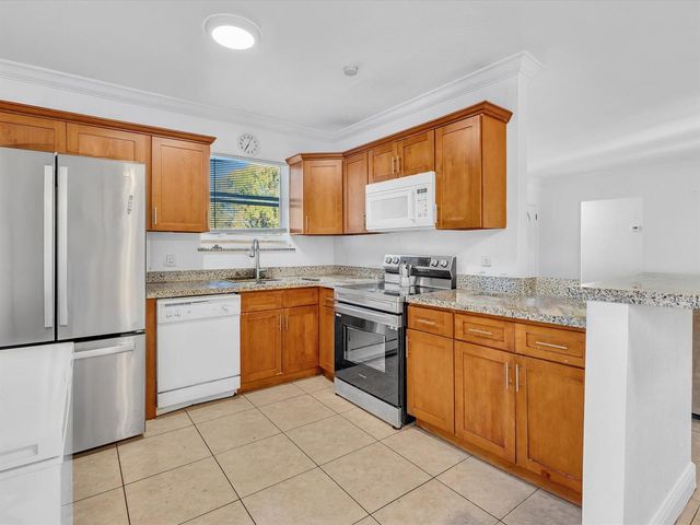 700 SW 5th Court, Hallandale Beach, FL 33009