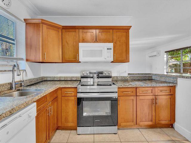 700 SW 5th Court, Hallandale Beach, FL 33009