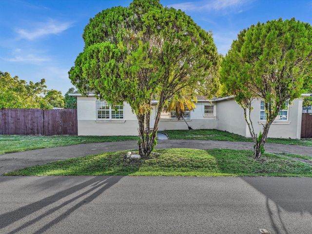 700 SW 5th Court, Hallandale Beach, FL 33009